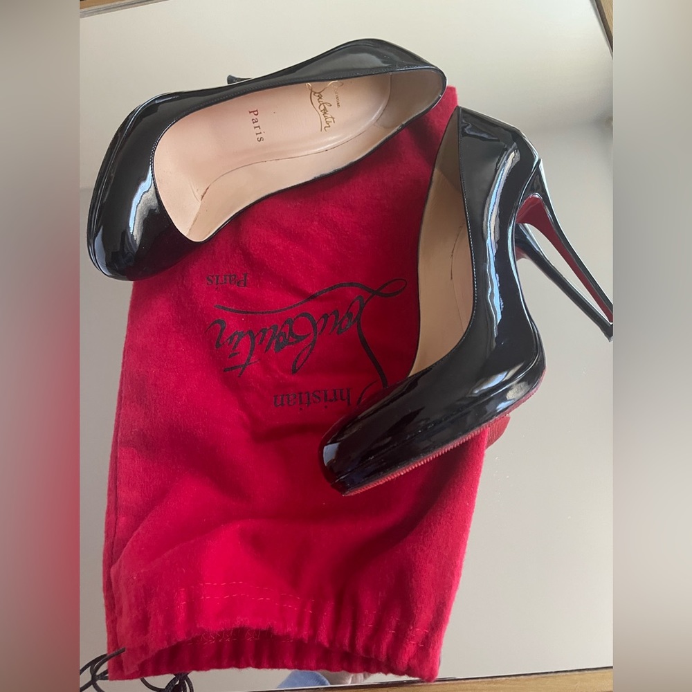 Christian Louboutin Black Patent Leather Simple Round Toe Pump